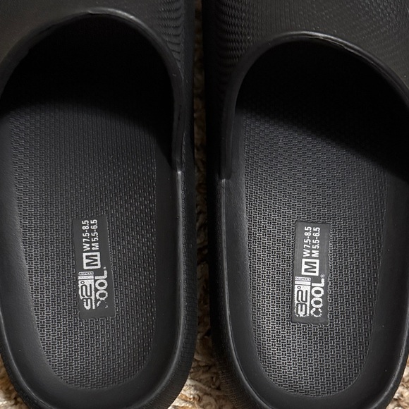 32 Degrees Unisex Black Slide Sandals - Picture 5 of 9